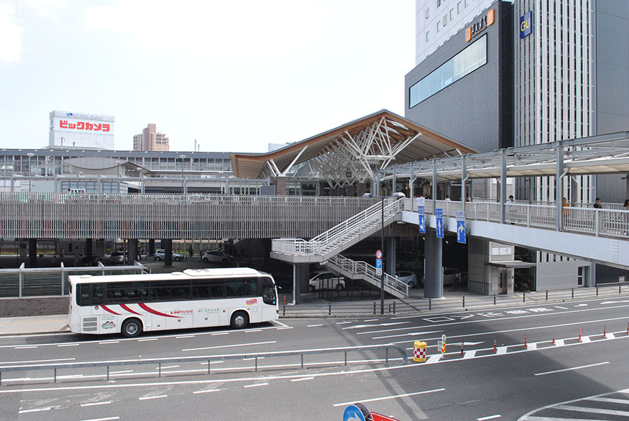 岡山駅に停車中の湯郷グランドホテル行きバス
